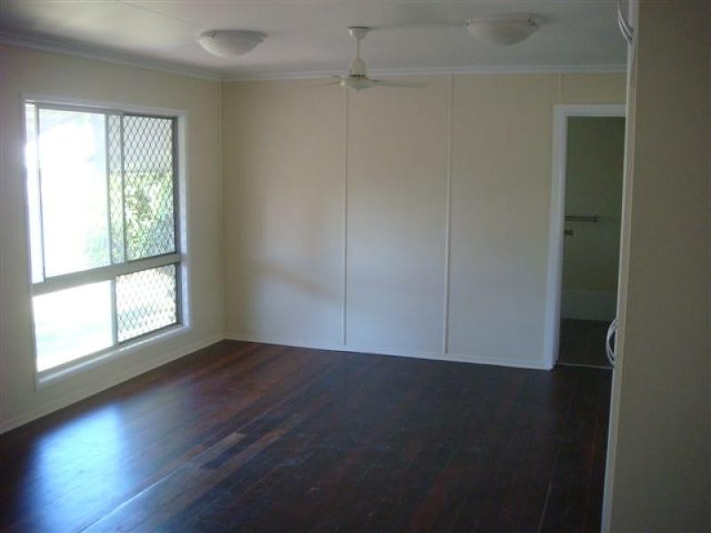 30 Balfour Street, Mount Larcom QLD 4695