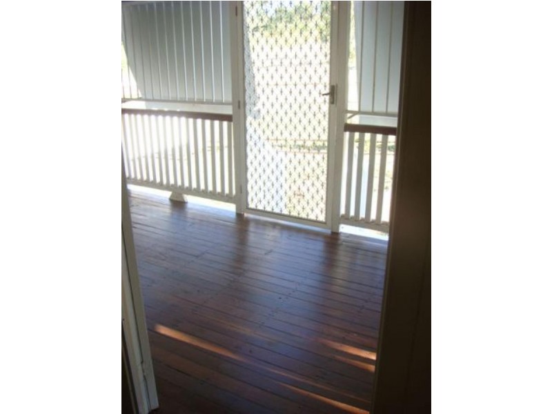 30 Balfour Street, Mount Larcom QLD 4695