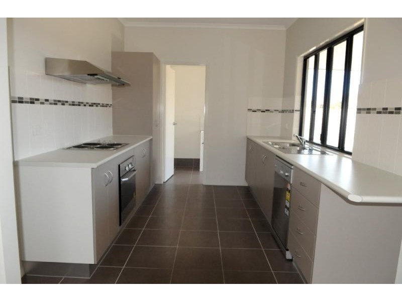 18 Skyline Drive, Gladstone QLD 4680