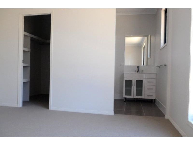 18 Skyline Drive, Gladstone QLD 4680