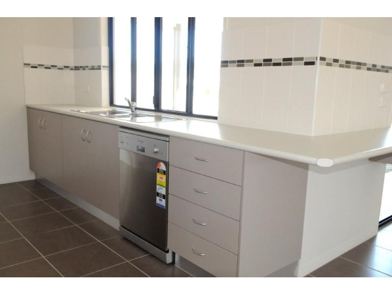 18 Skyline Drive, Gladstone QLD 4680