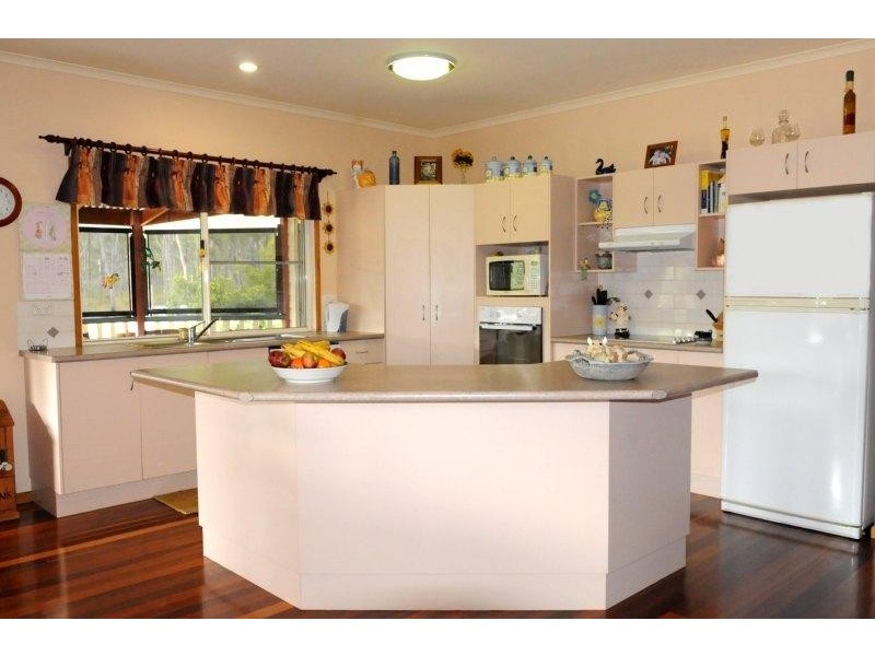 86 Flora Drive, Beecher QLD 4680