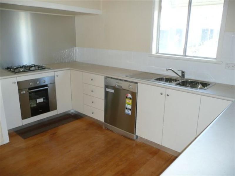 16 Fowler Street, Gladstone QLD 4680