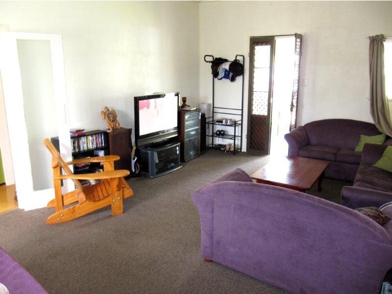 27 Fisher Street, Gladstone QLD 4680