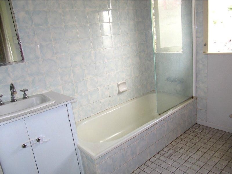 27 Fisher Street, Gladstone QLD 4680