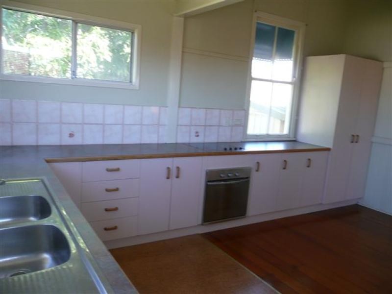 9 Eden St, Gladstone QLD 4680