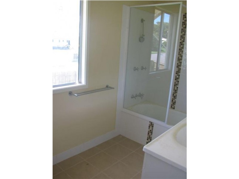 16 Fowler Street, Gladstone QLD 4680