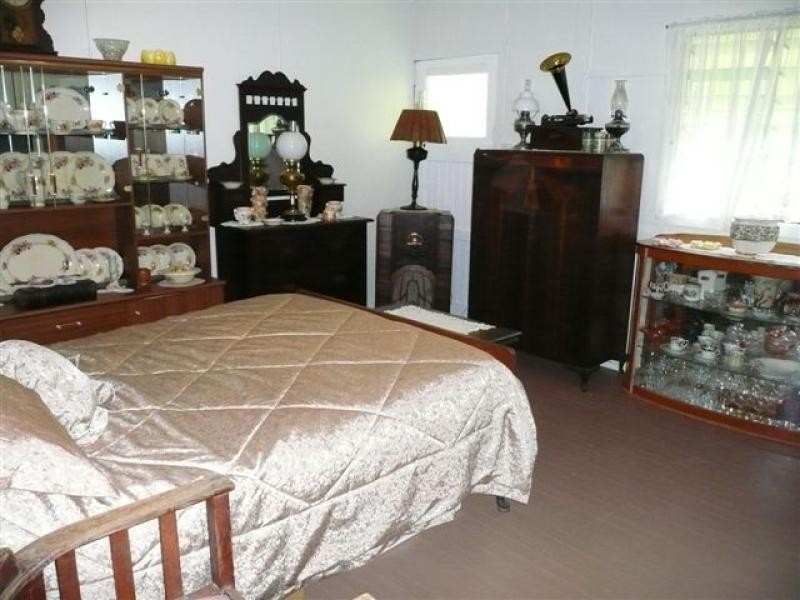 33 Raglan Street, Mount Larcom QLD 4695