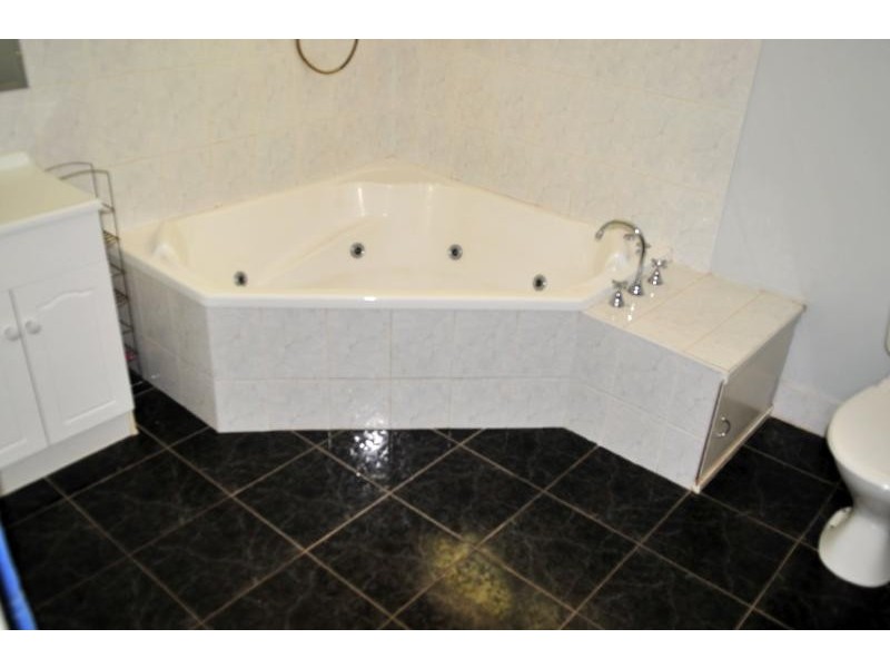 6 Gidgee Court, Gladstone QLD 4680