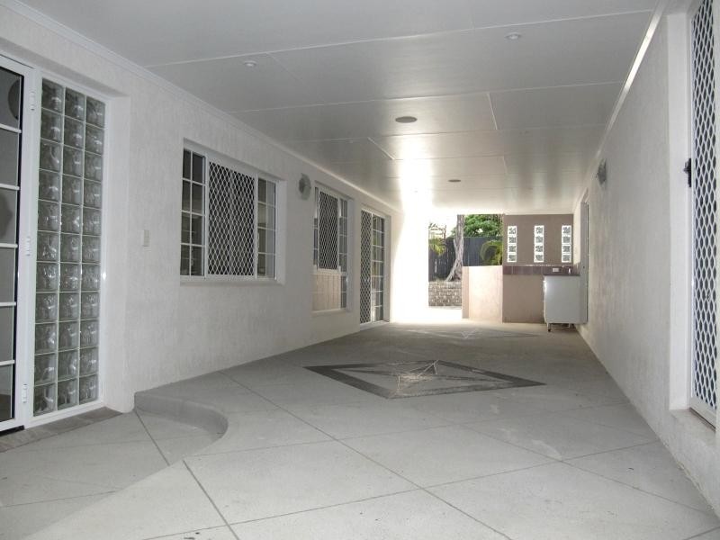 2 Barreenong Street, Gladstone QLD 4680