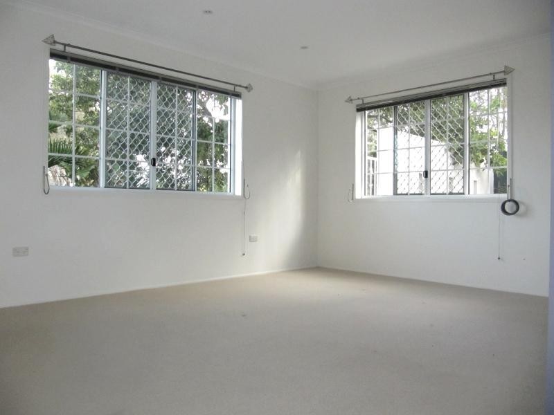 2 Barreenong Street, Gladstone QLD 4680