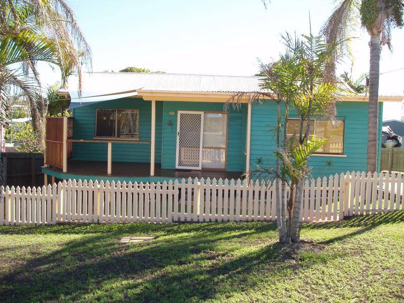 8 PACIFIC AVENUE, Tannum Sands QLD 4680