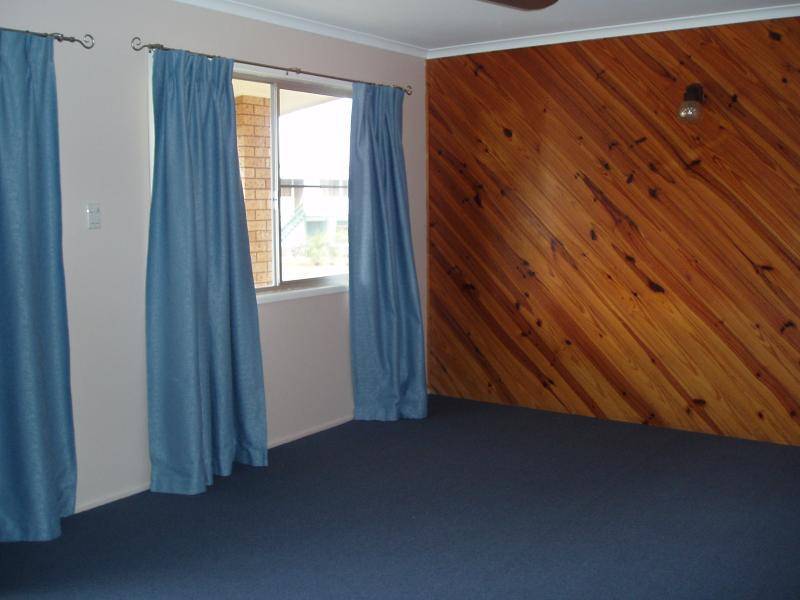 4 BASS STREET, Boyne Island QLD 4680
