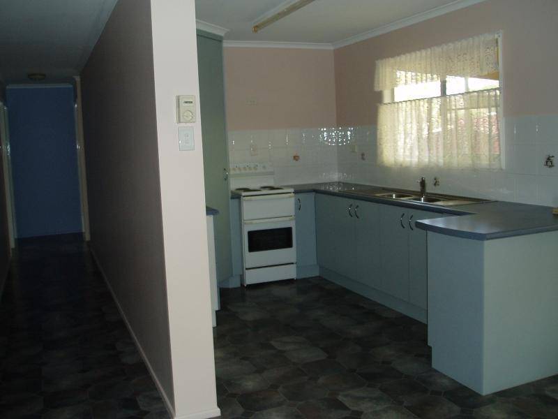 4 BASS STREET, Boyne Island QLD 4680