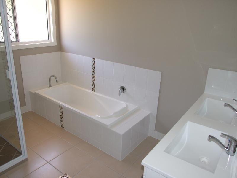 30 Lighthouse Drive, Boyne Island QLD 4680