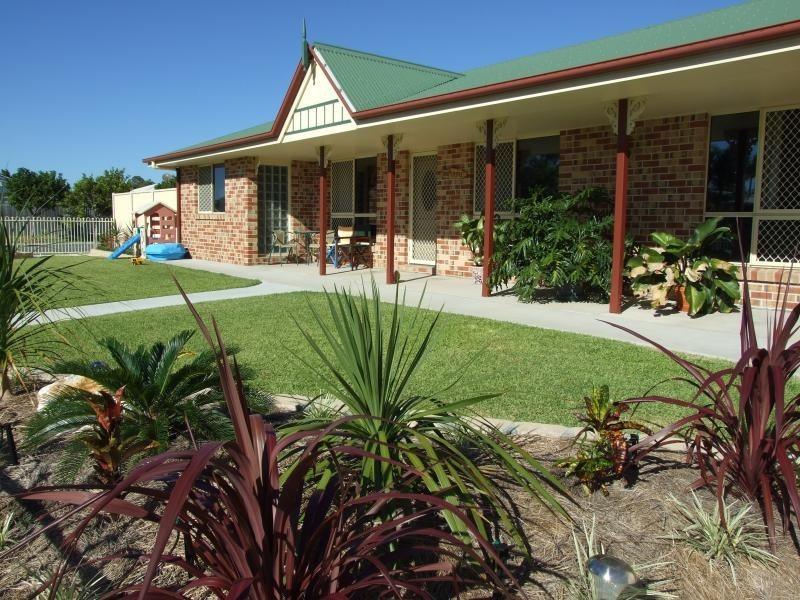 23 Curtis Ave, Boyne Island QLD 4680