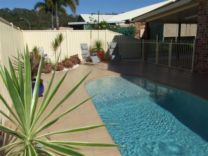 23 Curtis Ave, Boyne Island QLD 4680