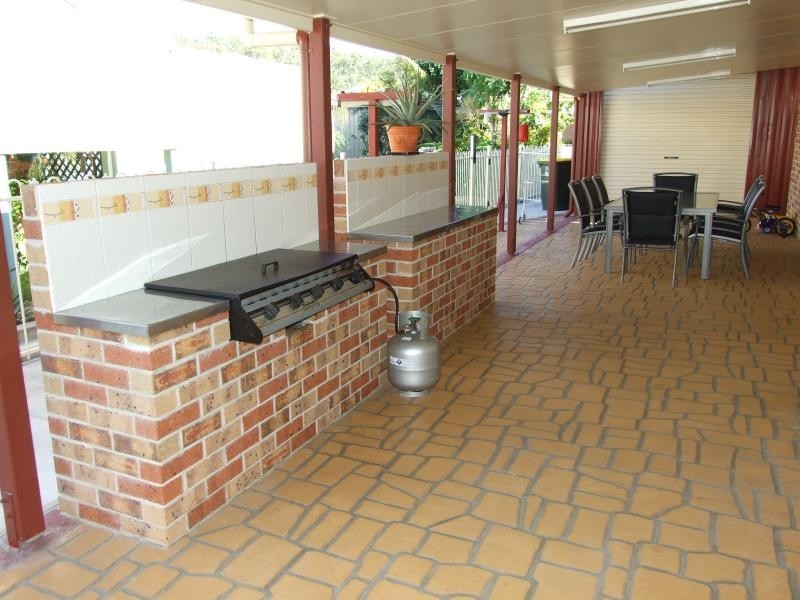 23 Curtis Ave, Boyne Island QLD 4680