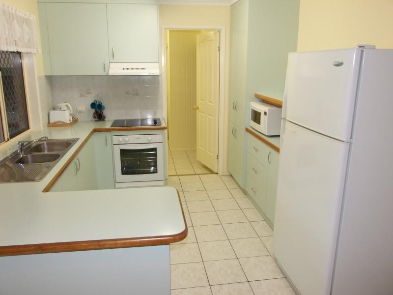 23 Curtis Ave, Boyne Island QLD 4680