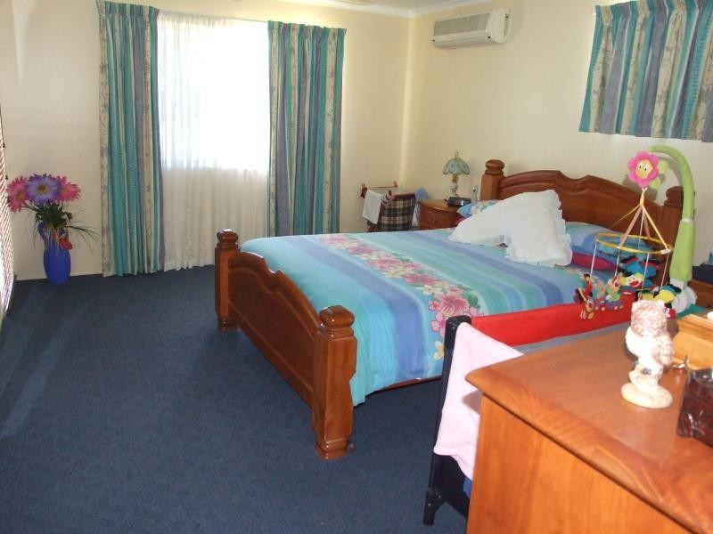 23 CURTIS AVE, Boyne Island QLD 4680