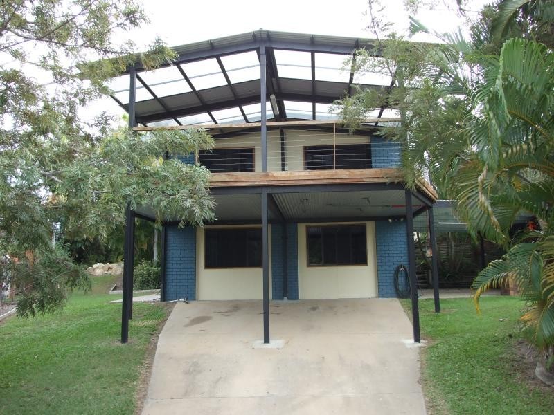 32 LATROBE STREET, Tannum Sands QLD 4680