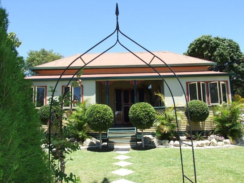 11 Dougall Street, Bororen QLD 4678