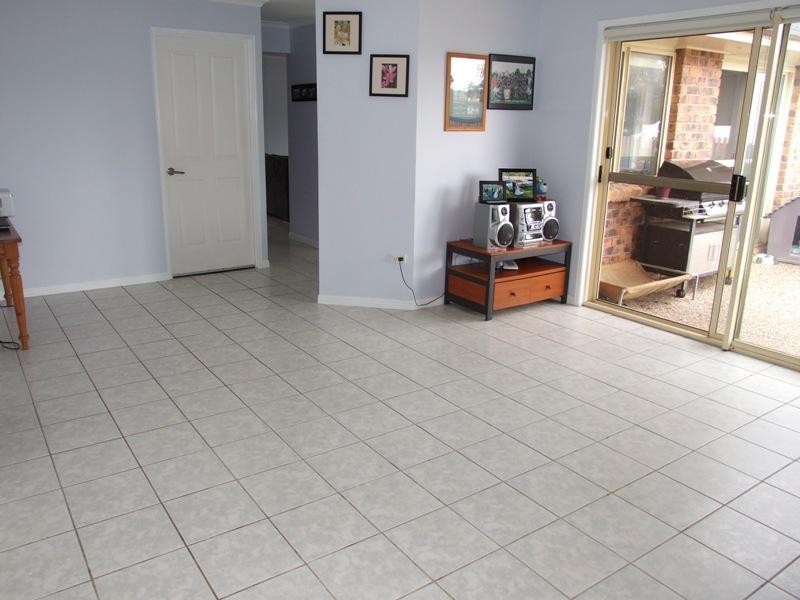 26 Curtis Ave, Boyne Island QLD 4680