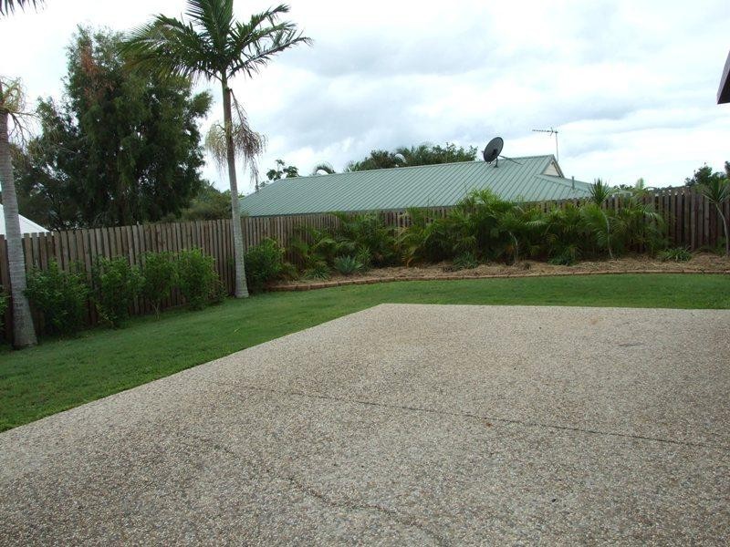 26 Curtis Ave, Boyne Island QLD 4680