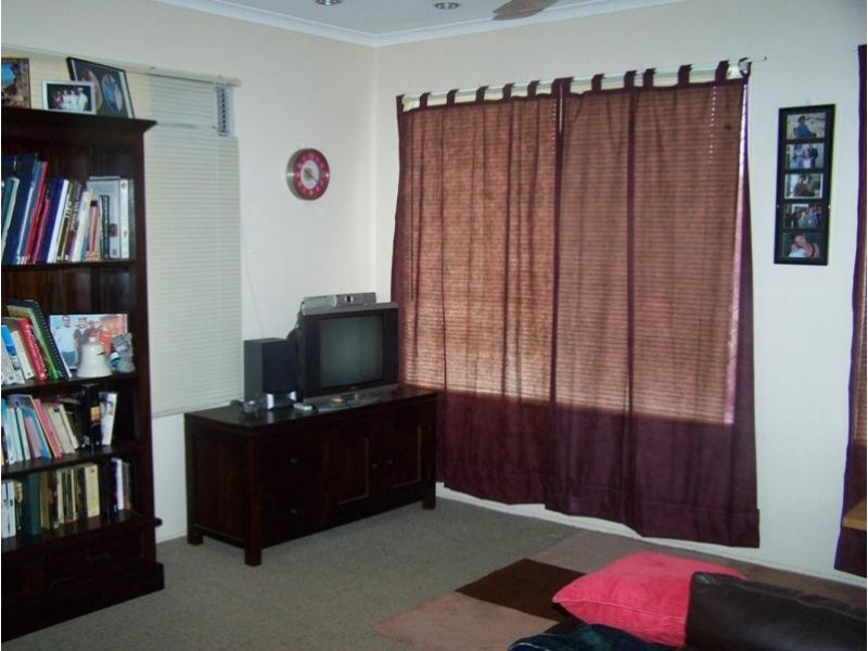 6 Sayre Crescent, Boyne Island QLD 4680