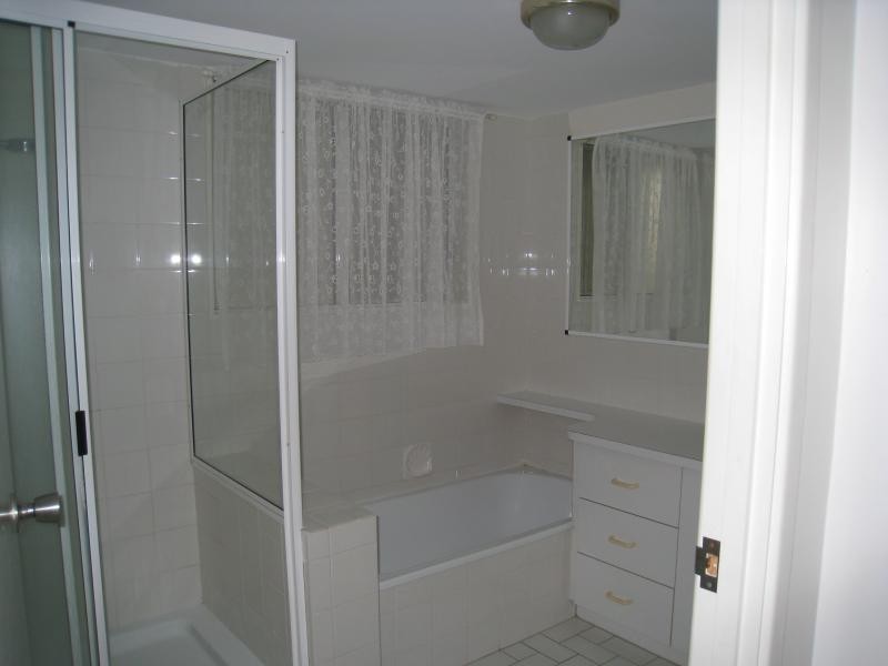 Unit 1/4 Pittsbay Crescent, Boyne Island QLD 4680