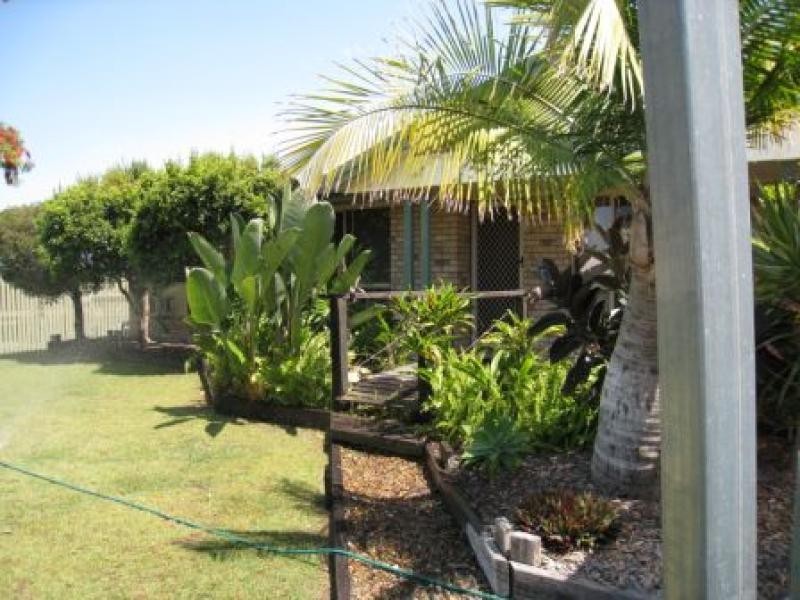 37 Curtis Avenue, Boyne Island QLD 4680