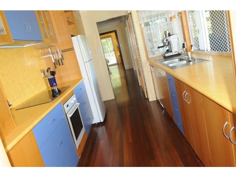 11 River Drive, Boyne Island QLD 4680