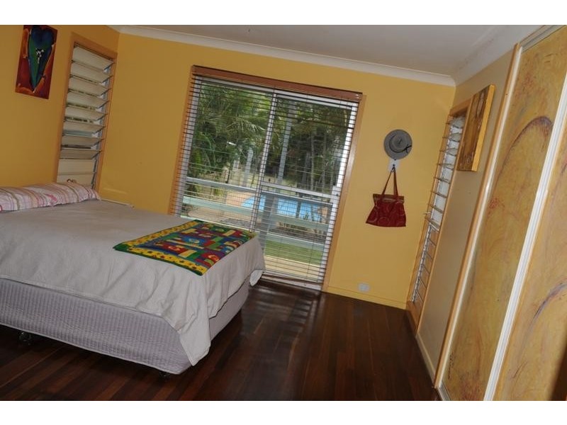 11 River Drive, Boyne Island QLD 4680