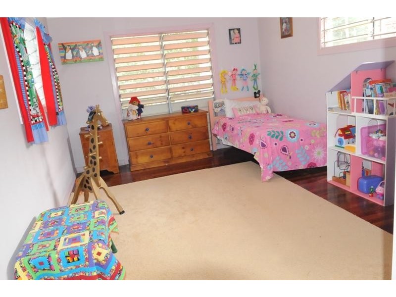 11 River Drive, Boyne Island QLD 4680