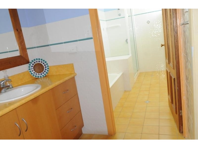 11 River Drive, Boyne Island QLD 4680