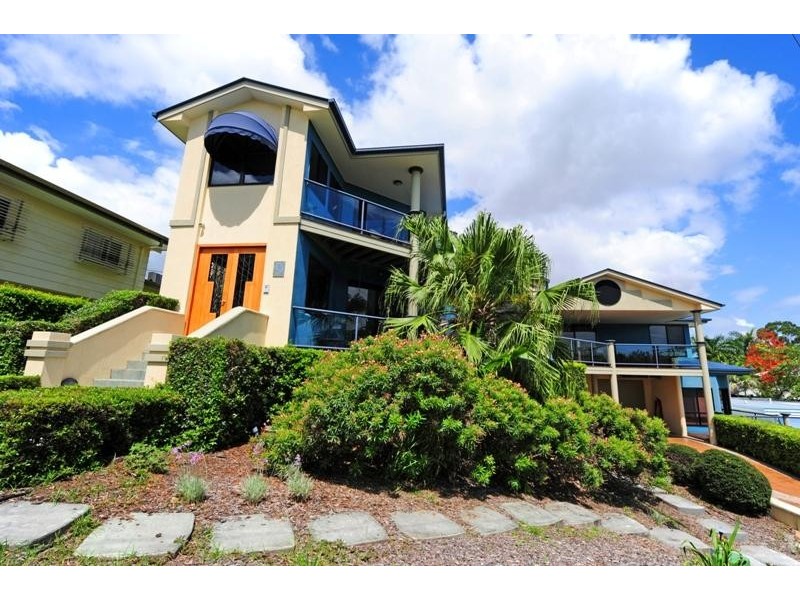 9 River Drive, Boyne Island QLD 4680