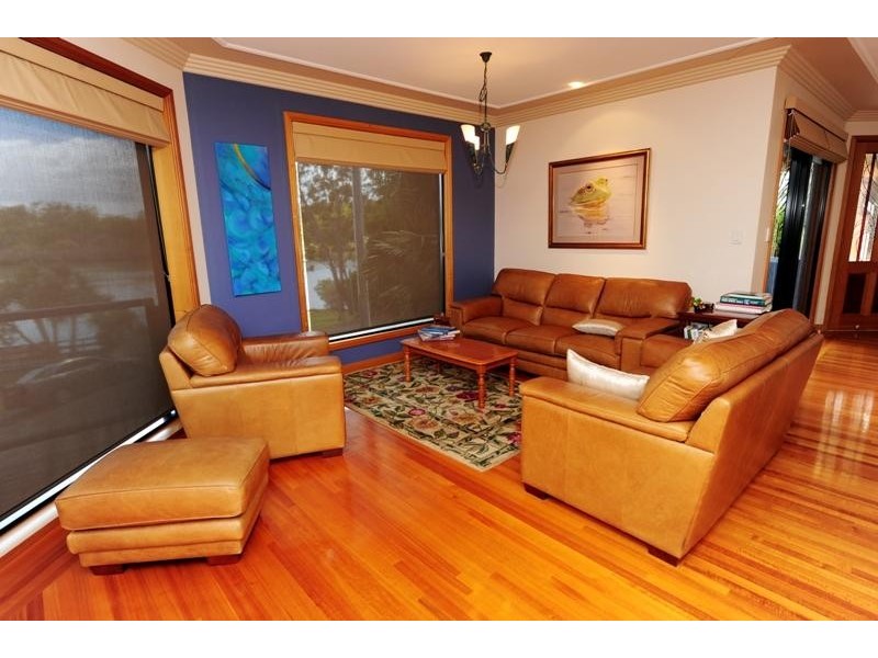 9 River Drive, Boyne Island QLD 4680