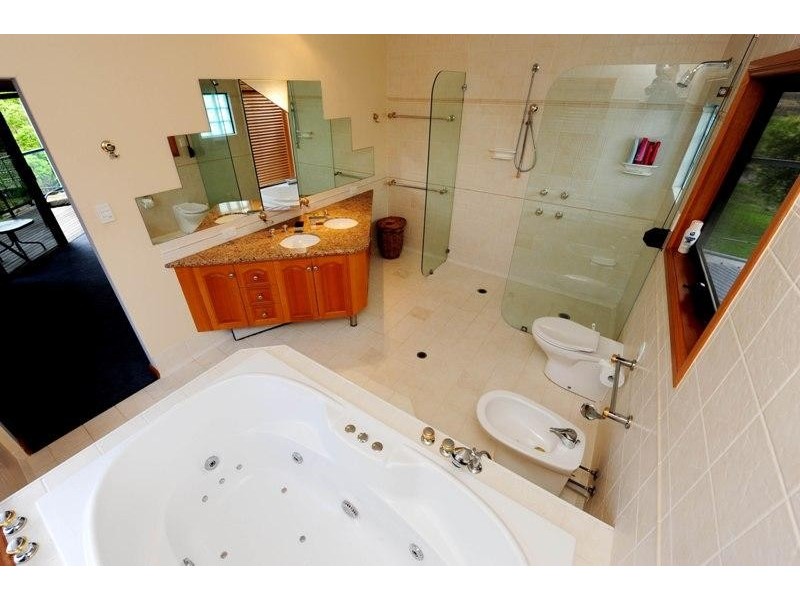 9 River Drive, Boyne Island QLD 4680