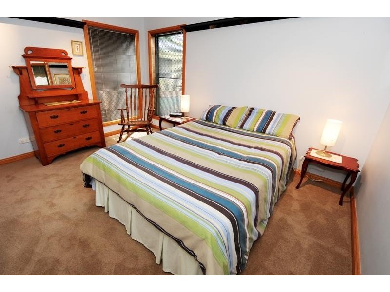 9 River Drive, Boyne Island QLD 4680