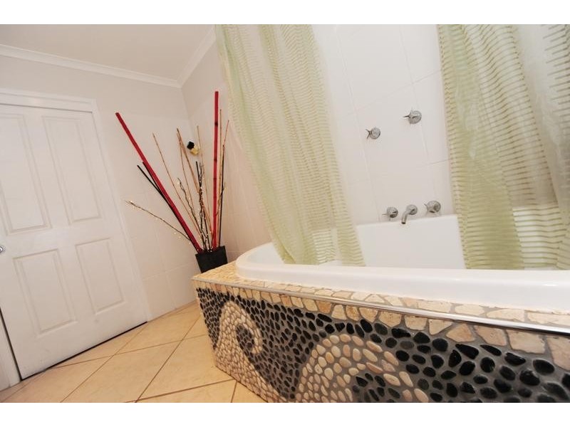 72 Wyndham Avenue, Boyne Island QLD 4680