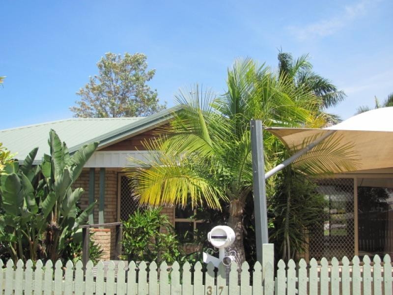 37 Curtis Avenue, Boyne Island QLD 4680