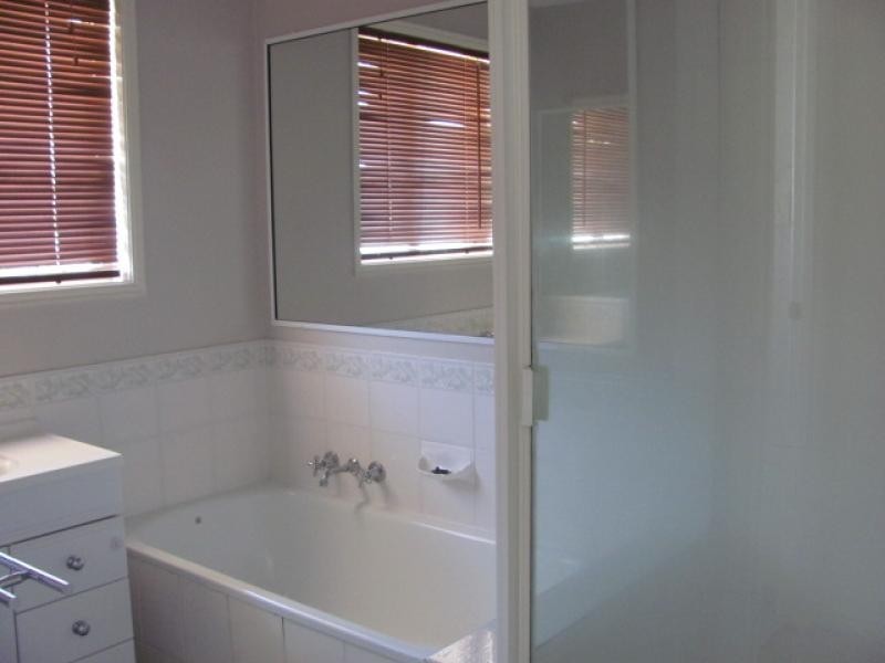 37 Curtis Avenue, Boyne Island QLD 4680