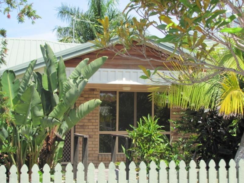 37 Curtis Avenue, Boyne Island QLD 4680