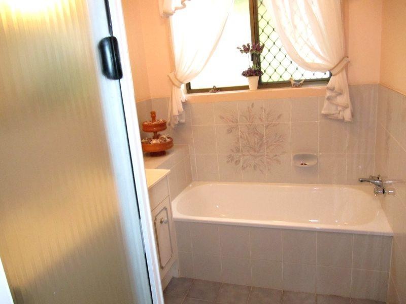 11 Swains Court, Boyne Island QLD 4680