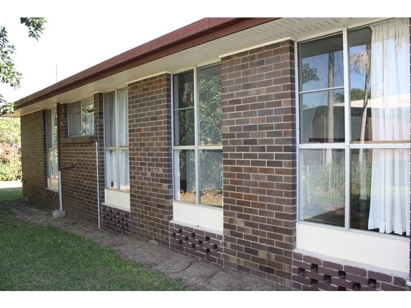 12 Alkina Crescent, Boyne Island QLD 4680