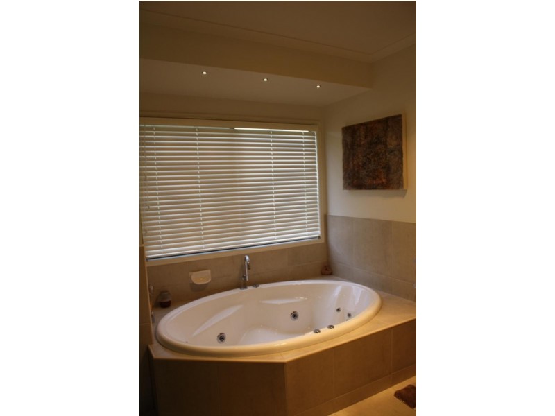 5 Bauhinia Street, Boyne Island QLD 4680