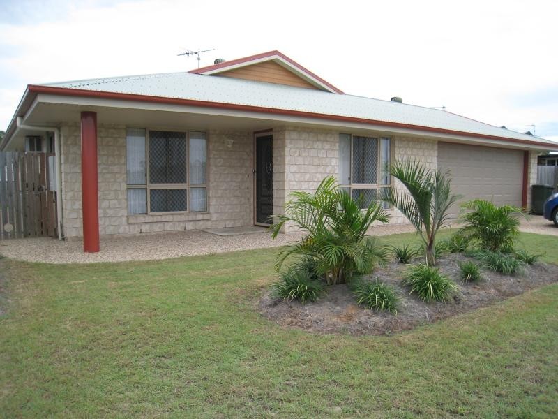 33 Golf View Drive, Boyne Island QLD 4680