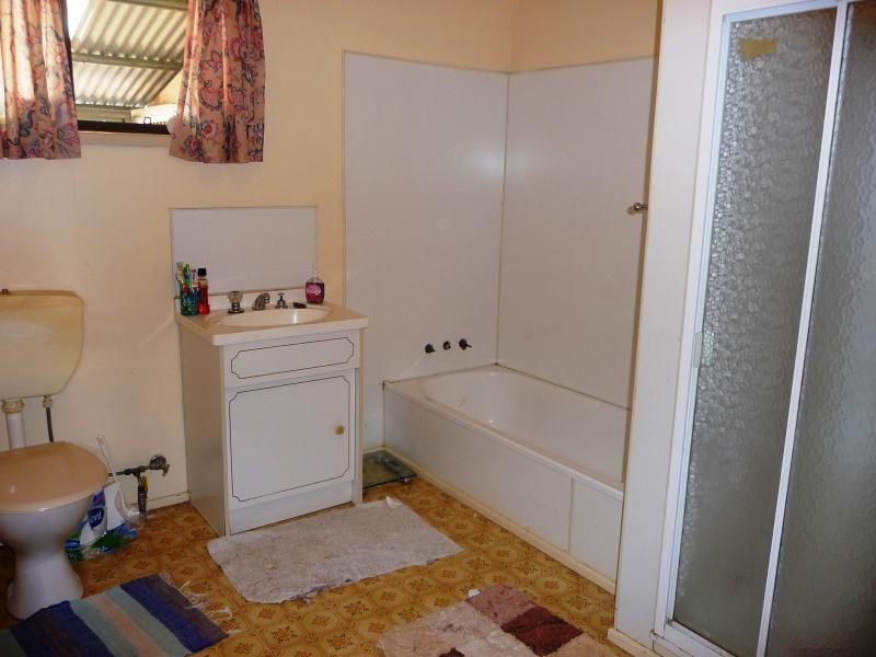 428 East End Road, Bracewell, Mount Larcom QLD 4695