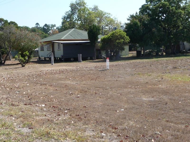 16 Dawes Street, Nagoorin QLD 4680