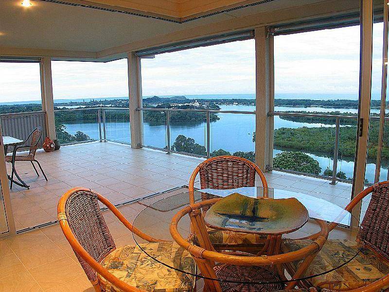 10 WALTER CRESCENT, Banora Point NSW 2486